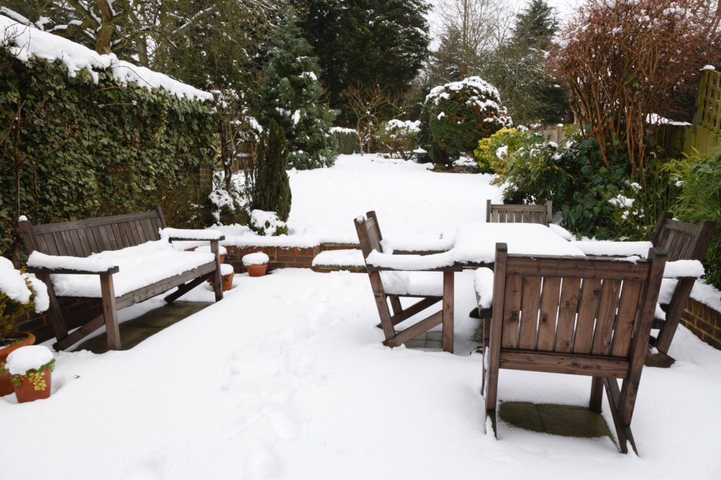 Tuinmeubels winterklaar maken is belangrijk om de levens duur van jouw tuinmeubels met aanzienlijke tijd te verlengen. ook jouw tuinmeubels 'winterproof'?
