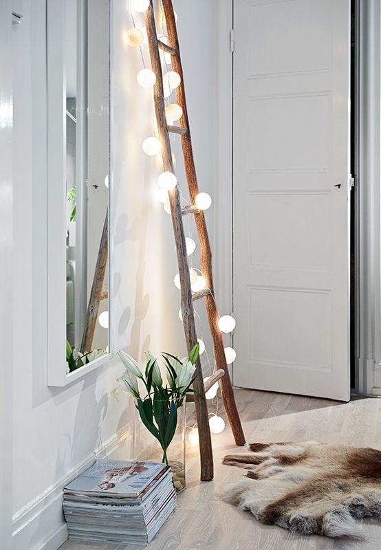 glitterlampen op ladder als woonkamerdecoratie